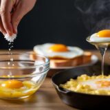 "Every time I cook an egg with salt, it turns out better" – here’s the science behind it